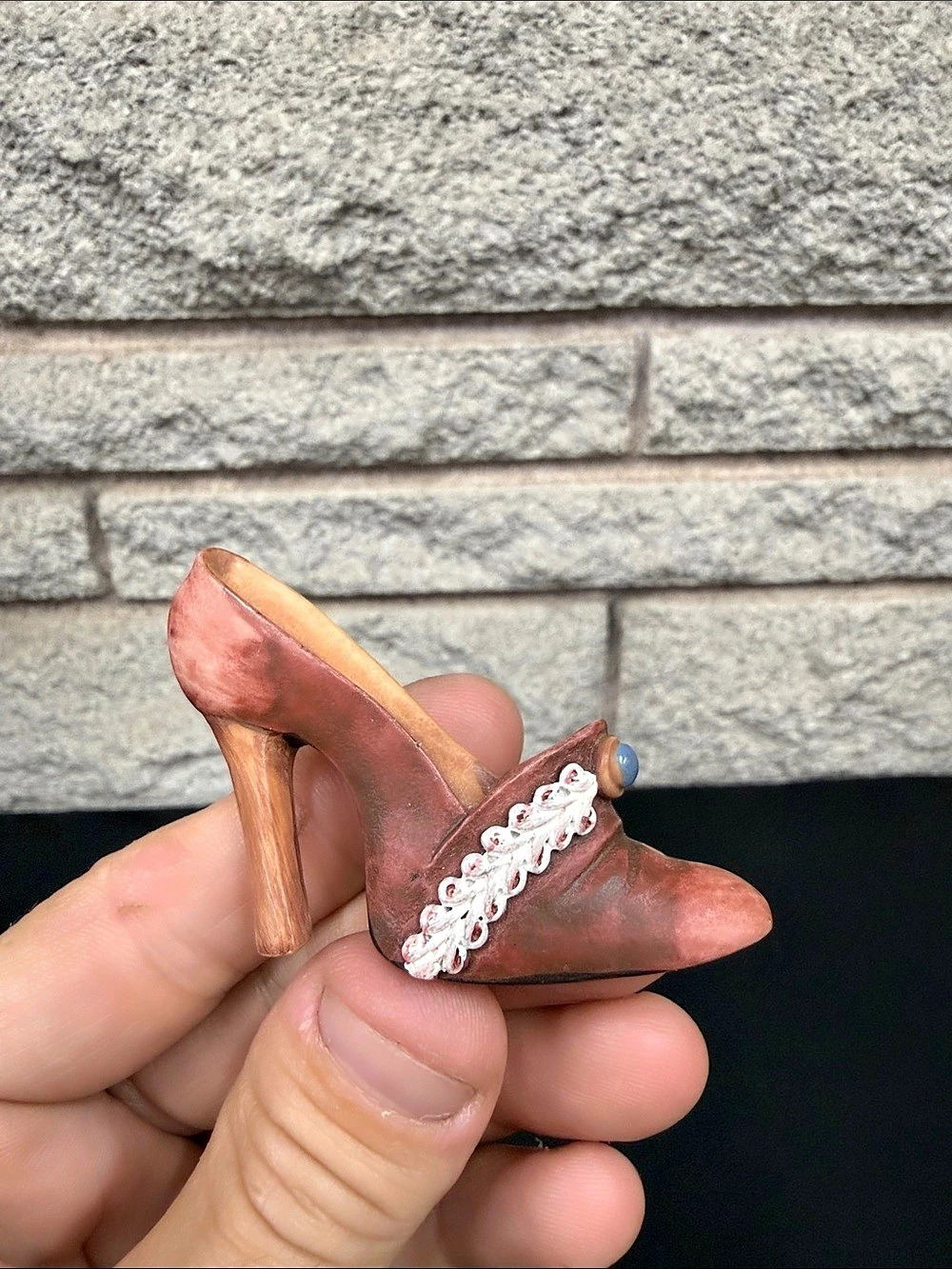 Shoe-Shaped Brooch in Brown & White